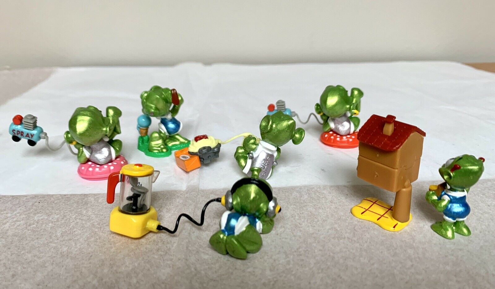 Six Kinder Surprise Toys Galaxy Astro Martian Comic Aliens 1998